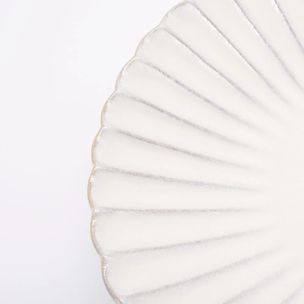 Aito Aito Seto Yaki Hana Dinner Plate (23cm) - White 5 Aito Aito Seto Yaki Hana Dinner Plate (23cm) - White - Image 3