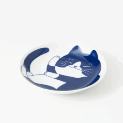 Daitoua Daitoua Neko Chigura Hachiware Dinner Plate Set Of 2 (20cm) -The Custom Chef Shop Daitoua Neko Chigura Dinner Plate Set of 2 20cm made in japan 1