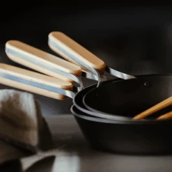 Wahei Freiz Freiz Enzo Carbon Steel Induction Frypan - 26cm -The Custom Chef Shop Freiz Enzo Carbon Steel Induction Frypan 26cm 04