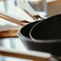 Wahei Freiz Freiz Enzo Carbon Steel Induction Frypan - 26cm -The Custom Chef Shop Freiz Enzo Carbon Steel Induction Frypan 26cm 06