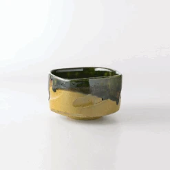 Touga Kochidori Japanese Matcha Bowl - Oribe