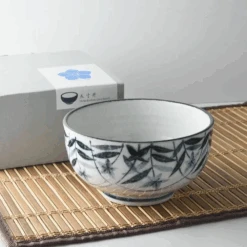 Kanesada Seito Mitsuhide Akechi Family Crest Kikyo Bowl (16cm) - Silvery Glaze