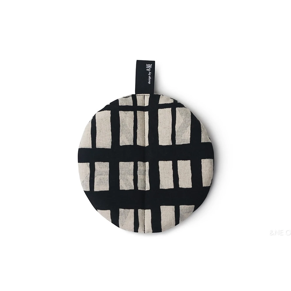 &NE &NE Manmaru Pot Holder & Table Mat - Black 4 &NE &NE Manmaru Pot Holder & Table Mat - Black - Image 2