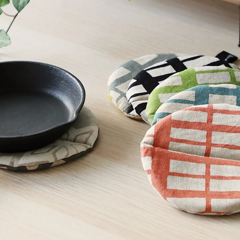 &NE &NE Manmaru Pot Holder & Table Mat - Black 5 &NE &NE Manmaru Pot Holder & Table Mat - Black - Image 3