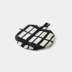 &NE &NE Manmaru Pot Holder & Table Mat - Black