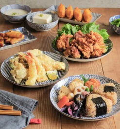 Showa Seito Showa Seito Shimakoushi Classic Blue And White Side Plate (16cm) -The Custom Chef Shop Showa Seito Shimakoushi Classic Blue and White Side Plate 2